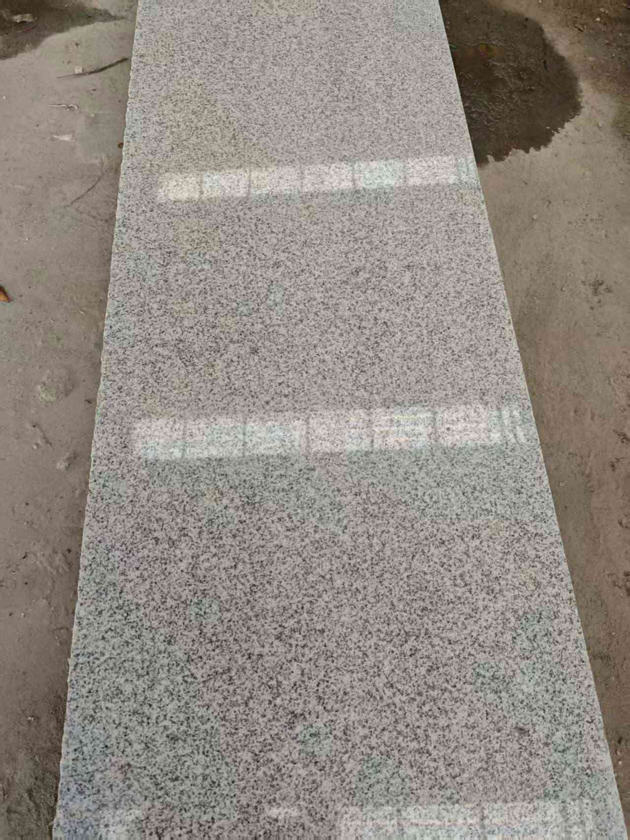 榆林芝麻白光面毛板